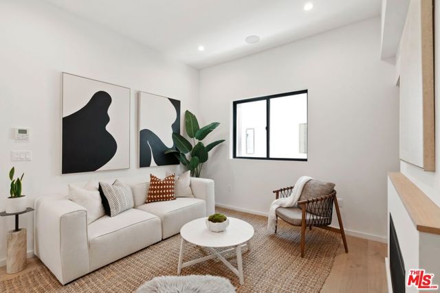 3809 S Verona Court, Los Angeles CA: https://media.crmls.org/mediaz/a324f12d-1de3-42cb-a1c5-938c3ec003fb.jpg