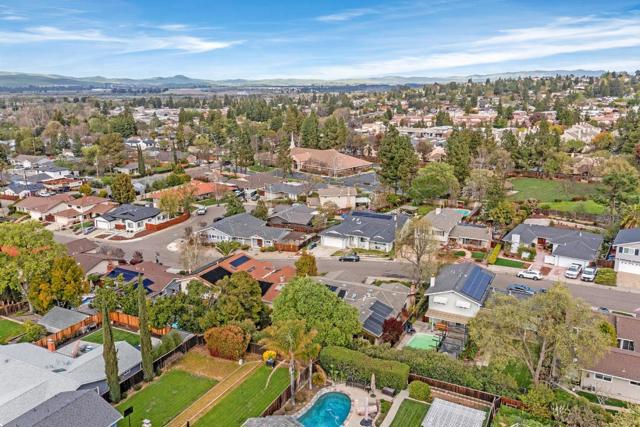 435 Ewing Drive, Pleasanton CA: https://media.crmls.org/mediaz/a3251967-545e-40d7-b5c5-6c9f0d82f763.jpg