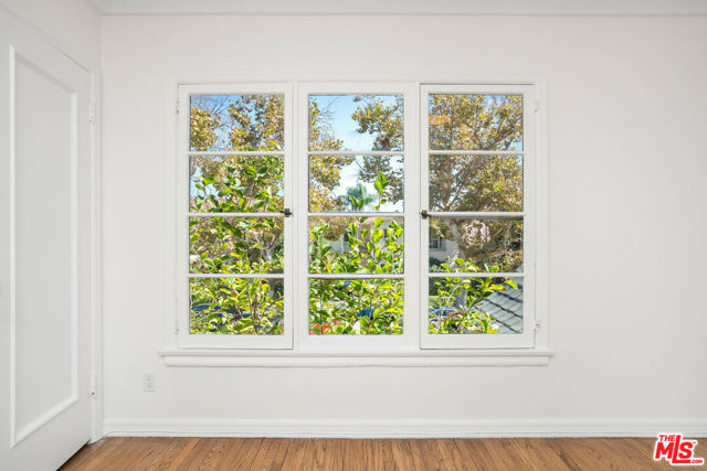 135 N Orange Drive, Los Angeles CA: https://media.crmls.org/mediaz/a3254e8b-3f6a-42be-b765-597ed7b57b0b.jpg