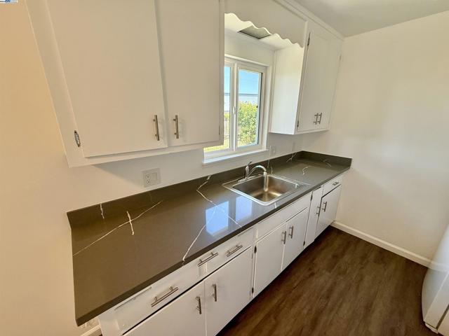 809 Coburn Ct, San Leandro CA: https://media.crmls.org/mediaz/a325541e-2f01-404b-b486-70493ad7bd84.jpg