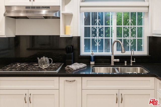 928 N Genesee Avenue, West Hollywood CA: https://media.crmls.org/mediaz/a326e96e-8bfa-4ea9-a550-23a6ec6fb44a.jpg