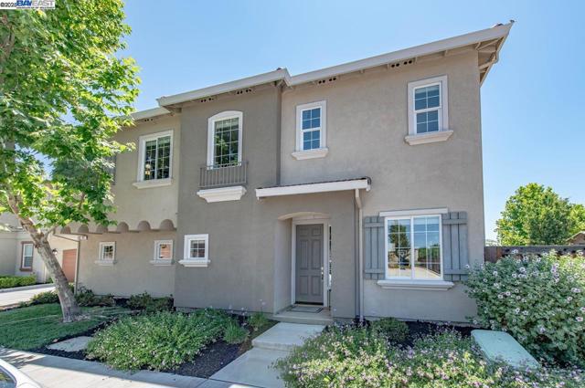 397 Baja Ct, Brentwood CA: https://media.crmls.org/mediaz/a32786a6-e0ae-4e1f-9eb5-a2def53e8c30.jpg