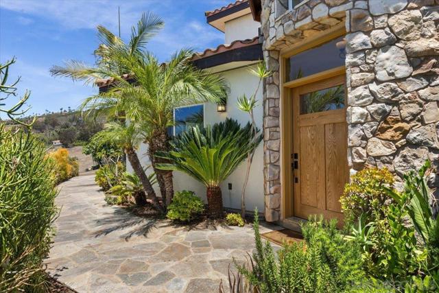 2342 CARIOCA PL, Vista CA: https://media.crmls.org/mediaz/a327cec5-2050-4f27-b042-6a01508aa1e0.jpg