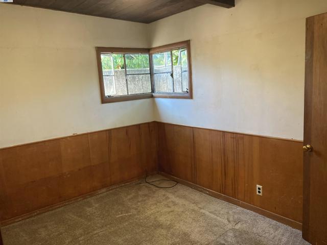 22007 Orange Ave, Castro Valley CA: https://media.crmls.org/mediaz/a328919e-807f-4c64-9c62-063560b871c6.jpg
