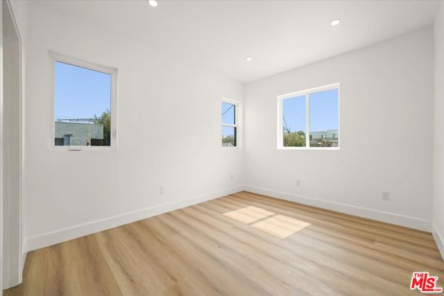 910 N Hudson Avenue, Los Angeles CA: https://media.crmls.org/mediaz/a32adfab-3a0c-4930-a5dc-d56b184aa2a8.jpg