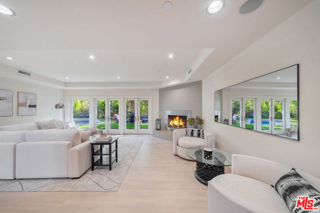 10148 Angelo Circle, Beverly Hills CA: https://media.crmls.org/mediaz/a32ae167-f6f6-4783-ad7d-d167710fa5d6.jpg