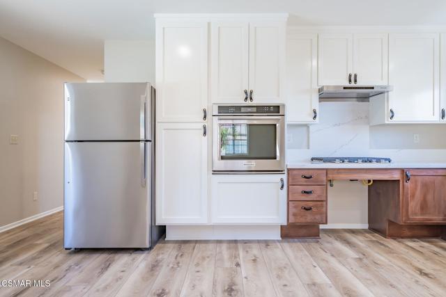 3242 Hereford Court, Simi Valley CA: https://media.crmls.org/mediaz/a32b0a51-c377-4d04-813b-7dcdd1e94290.jpg
