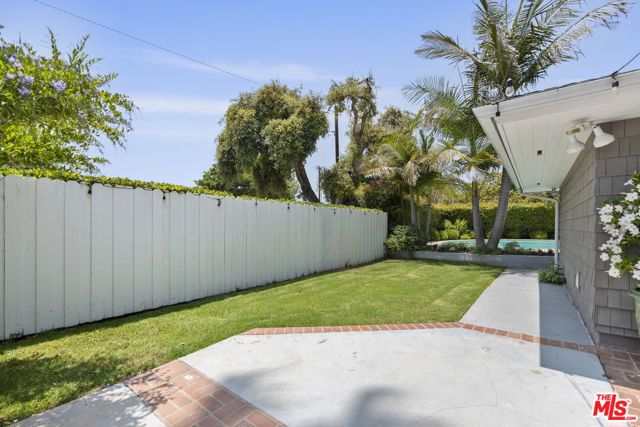 207 10th Street, Santa Monica CA: https://media.crmls.org/mediaz/a32c206f-1c4d-42af-97c7-f77bbc6568a4.jpg