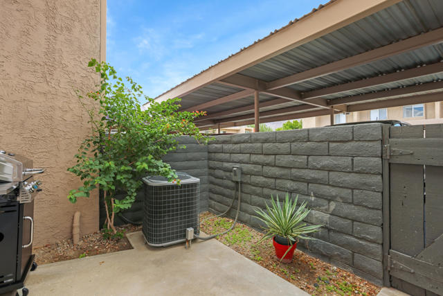 2274 N Indian Canyon Drive, Palm Springs CA: https://media.crmls.org/mediaz/a32c46a9-19cc-4190-b19e-e0dde1c7fc99.jpg