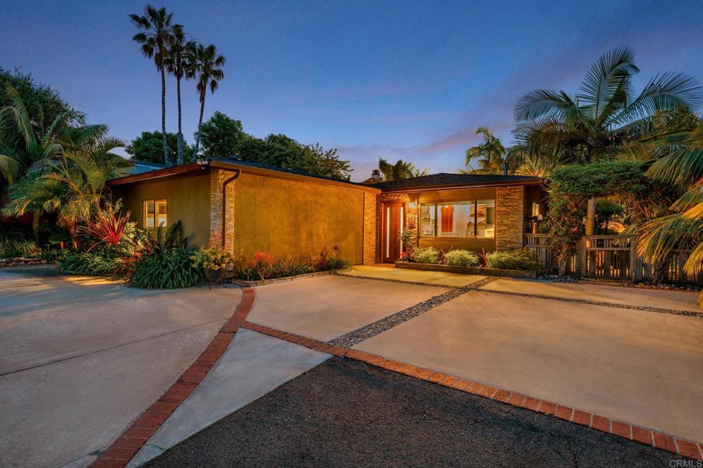 637 Sparta Drive - photo 2