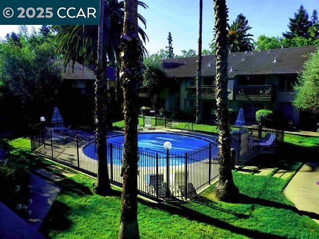 2742 Oak Rd, Walnut Creek CA: https://media.crmls.org/mediaz/a32cd091-6a94-45f2-8495-f43e60d74b2e.jpg