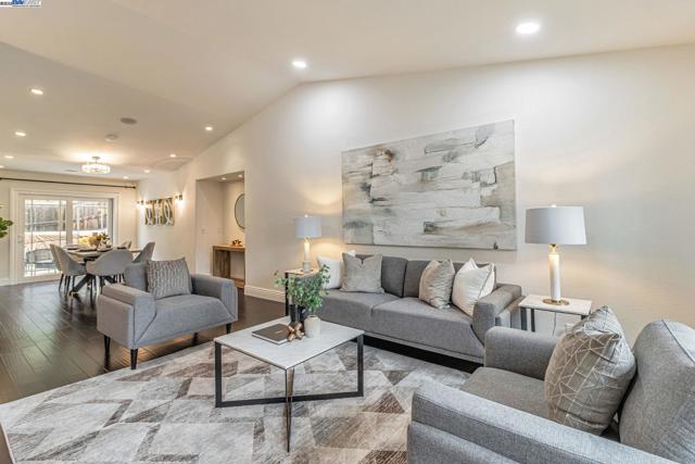 19052 Mount Lassen Drive, Castro Valley CA: https://media.crmls.org/mediaz/a32cf753-c771-4ad8-a688-c4d0f627dc1b.jpg