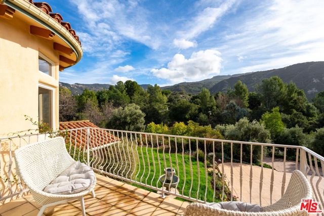 2175 Cold Canyon Road, Calabasas CA: https://media.crmls.org/mediaz/a32cf769-12fa-493a-b8a2-fc1883bc8701.jpg