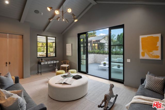 10444 Charing Cross Road, Los Angeles CA: https://media.crmls.org/mediaz/a32d18d1-a839-441c-8966-e5cd4e1f5fd2.jpg