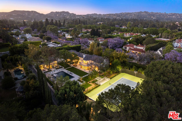 901 N Whittier Drive, Beverly Hills CA: https://media.crmls.org/mediaz/a32d5ae1-486d-4ef4-98bc-98821baed4d9.jpg