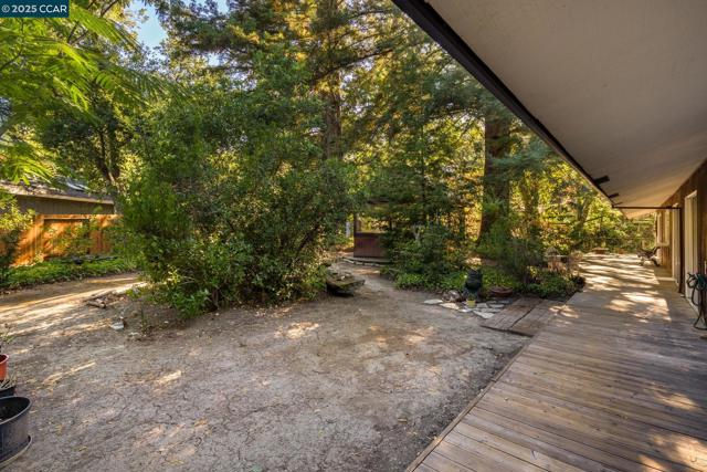 200 Lark Ln, Alamo CA: https://media.crmls.org/mediaz/a32df50e-bee7-4a8b-bf43-a72a11347eb1.jpg