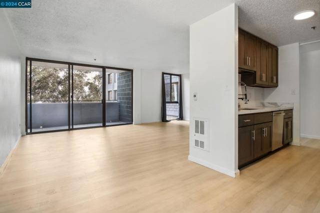 Image 6 of 36 For 555 Pierce St  840