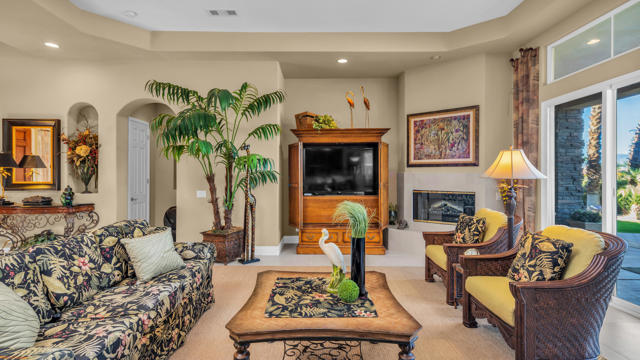 97 Via Bella, Rancho Mirage CA: https://media.crmls.org/mediaz/a32e8993-6302-4eaf-a609-32a966d4814a.jpg
