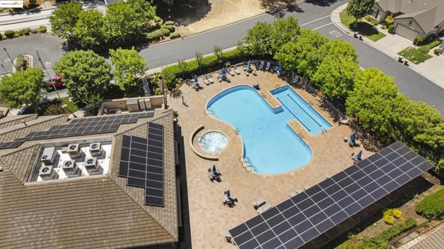 1040 Bismarck Terr, Brentwood CA: https://media.crmls.org/mediaz/a32f068e-62a5-414b-88a2-9331c29bcdd9.jpg