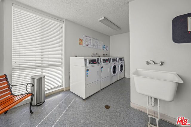 8530 Holloway Drive, West Hollywood CA: https://media.crmls.org/mediaz/a32f4545-c944-4b78-8795-c90d945ac92a.jpg
