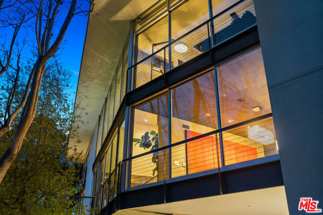 2207 Bowmont Drive, Beverly Hills CA: https://media.crmls.org/mediaz/a32f5395-727a-4d05-9ee4-350e81145c7c.jpg