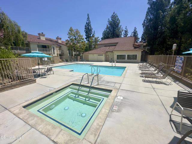 675 Oak Run Trail, Oak Park CA: https://media.crmls.org/mediaz/a32fa947-a896-4427-95f9-04bba6ad79fd.jpg