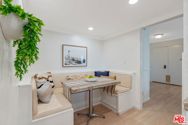4350 Via Dolce, Marina del Rey CA: https://media.crmls.org/mediaz/a32fab94-7eed-4f00-9b58-64e25050fa54.jpg