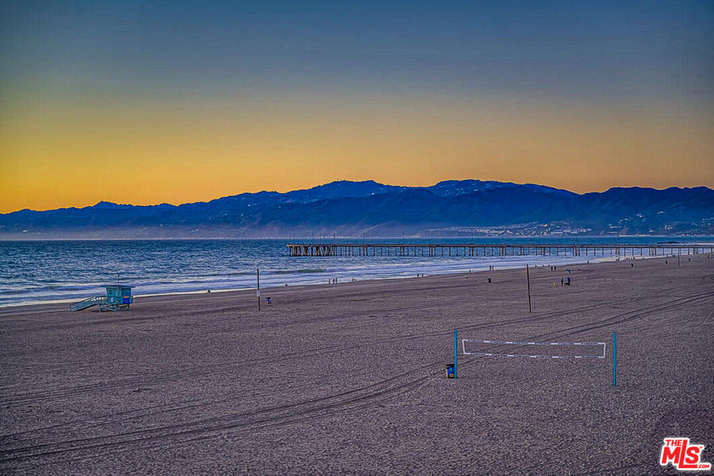 https://media.crmls.org/mediaz/a33124ab-c122-481e-b9a5-97ee6f239738.jpg?preset=X-Large