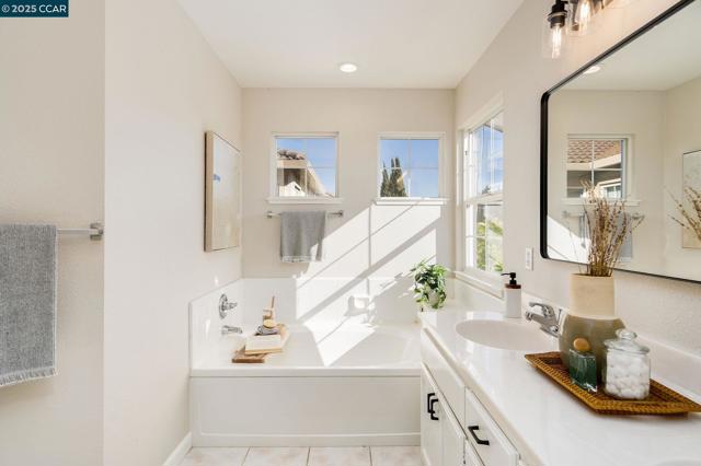 343 Accolade Drive, San Leandro CA: https://media.crmls.org/mediaz/a3312666-0786-49ae-9b3a-8722a688a27a.jpg