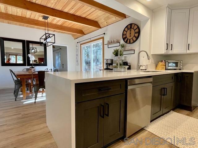 41489 Comstock Ln, Big Bear CA: https://media.crmls.org/mediaz/a33131ab-483f-422c-8813-8664fbcd2080.jpg