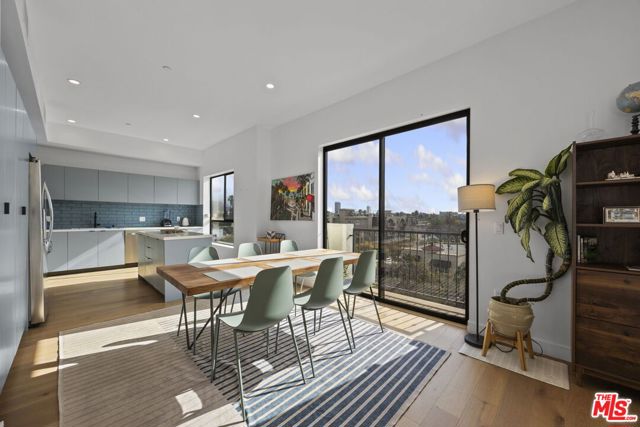 1515 S Holt Avenue, Los Angeles CA: https://media.crmls.org/mediaz/a331ca54-5ec0-441b-93e6-1367e041328f.jpg