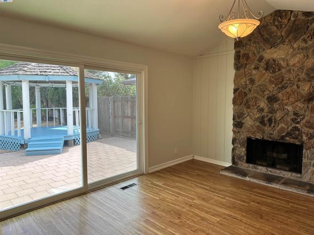 5328 Riverlake, Discovery Bay CA: https://media.crmls.org/mediaz/a331d2d2-a4eb-4387-9bdb-596e4cb56989.jpg