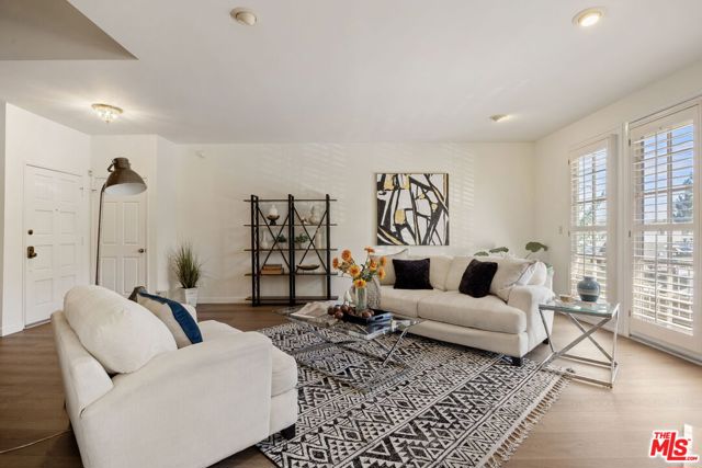 18135 Burbank Boulevard, 6 photo 7