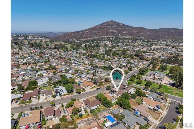 6387 Lake Badin Ave, San Diego CA: https://media.crmls.org/mediaz/a3329d99-74e3-4785-83de-64229a1ee9b5.jpg