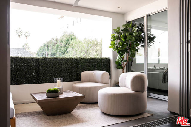 460 N Palm Drive, Beverly Hills CA: https://media.crmls.org/mediaz/a332d4e2-9358-4f31-b1e5-724a202b1c63.jpg