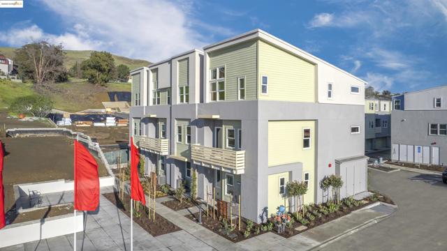 28976 Parkwood Lane, Hayward CA: https://media.crmls.org/mediaz/a332fbba-0f0b-4ba4-a24d-d5657f4fb0f2.jpg