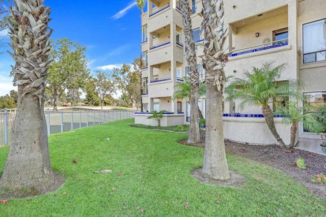 12132 Royal Birkdale Row Unit 104E, San Diego CA: https://media.crmls.org/mediaz/a333157e-8bf3-4c90-9022-ef9ed7e5f65f.jpg