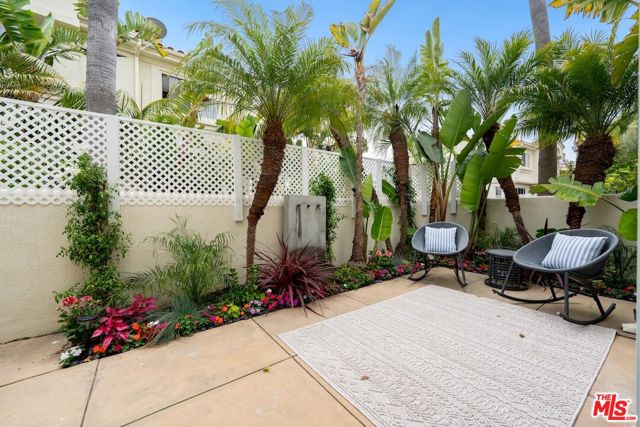 6453 Zuma View Place, Malibu CA: https://media.crmls.org/mediaz/a3331f3c-a77f-4461-893b-85306822460d.jpg