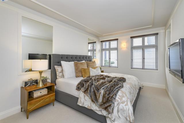 850 POWELL STREET, San Francisco CA: https://media.crmls.org/mediaz/a333d907-b1e7-4837-a8de-2620a67a90a4.jpg