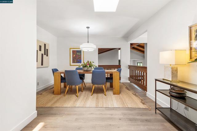 220 Devonshire Ct, Pleasant Hill CA: https://media.crmls.org/mediaz/a333eb9e-e113-41cc-bf0b-e568cfc26969.jpg