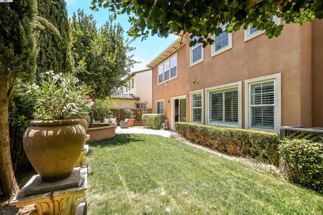 671 W Questa Trl, Mountain House CA: https://media.crmls.org/mediaz/a333f7c0-bb66-49aa-a9cb-a778595fa93a.jpg