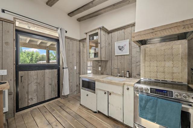 3 Vintage Court, Woodside CA: https://media.crmls.org/mediaz/a3350eb0-7d06-44ad-b6a1-aa9344e7f0b4.jpg