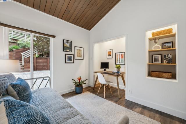 589 TAHOS ROAD, Orinda CA: https://media.crmls.org/mediaz/a336b9c5-e2f4-4bd5-900b-c82f5a371d85.jpg