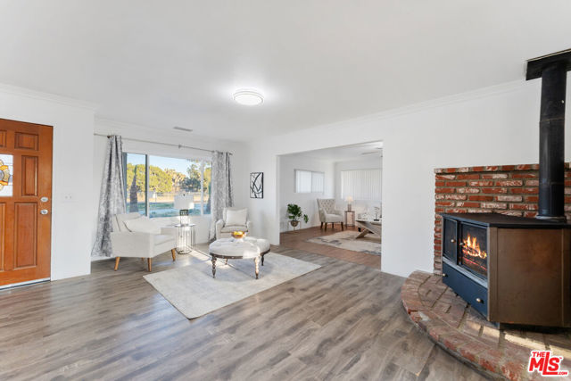 9256 6th Avenue, Hesperia CA: https://media.crmls.org/mediaz/a336c4df-be9e-419f-a959-cc3f99590089.jpg