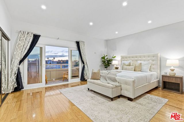 3950 Via Dolce, Marina del Rey CA: https://media.crmls.org/mediaz/a336f62c-0533-4d54-8260-863e721b1381.jpg