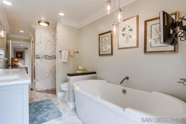 2293 Alta Vista Drive, Vista CA: https://media.crmls.org/mediaz/a3370db1-4712-49da-9e77-f2eb4d9cfe95.jpg