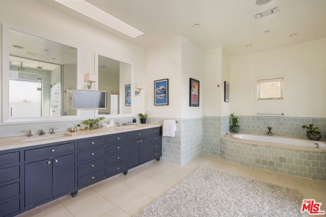 1573 Sunset Plaza Drive, Los Angeles CA: https://media.crmls.org/mediaz/a337117e-9484-4e7a-bdf9-5dd4135d8d10.jpg