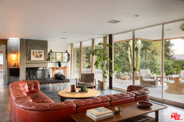 3307 Bonnie Hill Drive, Los Angeles CA: https://media.crmls.org/mediaz/a337a301-1091-4539-b938-ff932c8d8d7d.jpg