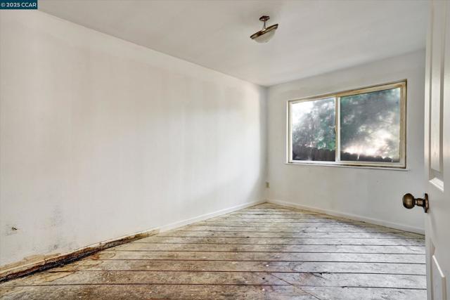 5235 Macarthur Blvd, Oakland CA: https://media.crmls.org/mediaz/a337cc6e-21f0-44e1-9b4c-e1a94fb855e4.jpg