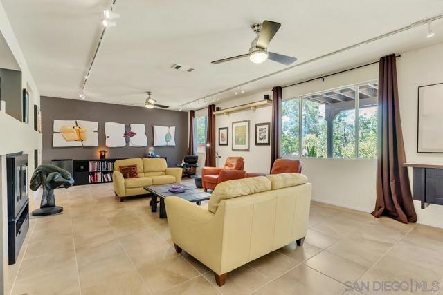 43054 Manchester Ct, Temecula CA: https://media.crmls.org/mediaz/a338dedf-245a-417b-94c2-1a5b86a82d3c.jpg